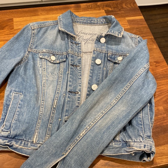 Cropped American Eagle Medium Distressed Jean Jacket - Picture 3 of 5